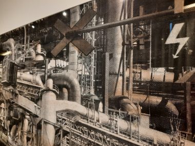 Cenzura w Muzeum Śląskim? Usunięto tytuł "Lex Szyszko" Część tryptyku Michała Krawca na wystawie pokonkursowej Triennale Polskiej Grafiki