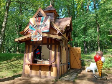 Kolejny projekt AG Studio realizowany w "Chatce Baby Jagi" Chatka Baby Jagi w filmie