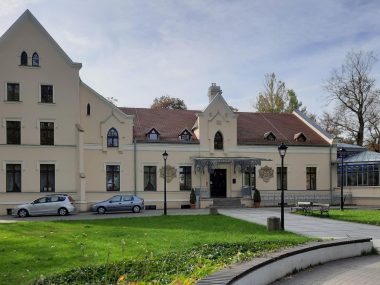 Zameczek w Michałkowicach z bajeczną oranżerią Pałac Rheinbabenów