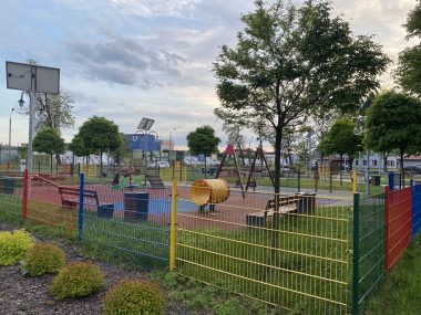 Zjeżdżalni na placu zabaw przy ul. Mickiewicza nie będzie. Barierą jest czas trwałości dofinansowanego projektu 2 F98860 E 2661 4165 96 CF 56 B4 B7 F6 AF51