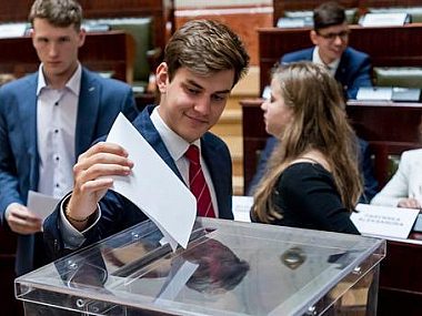 Paweł Rostkowski został Wiceprzewodniczącym Młodzieżowego Sejmiku Województwa Śląskiego 6 EB47 A95 BE3 F 4518 ADD3 8 E2407690 CF3