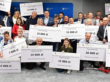 Tysiące złotych dla klubów sportowych, również tarnogórskich Program klub dotacja wyniki 2022