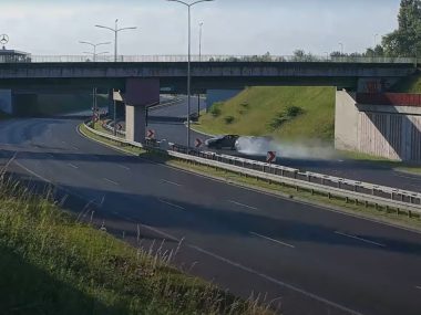 Co z tego, że radar? "Zakręt mistrzów" znów w akcji Dwa samochody rozbite przez brawurę nietrzeźwego kierowcy.