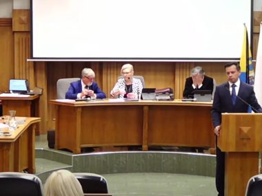 Sesja absolutoryjna - wotum zaufania dla zmarłej prezydent! Wszystkie kluby radnych udzieliły wotum zaufania zmarłej prezydent miasta