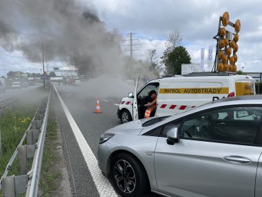 Pożar auta w Gliwicach. Ludzie uciekali z płonącego BMW Pożar samochodu w okolicach Europy Centralnej
