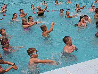 Radzionków. Wymień nakrętki na darmową wejściówkę na basen! Radzionków basen