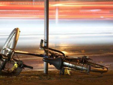 Zginęła rowerzystka. Wypadek na drodze wojewódzkiej 907 Śmiertelny wypadek na DW907
