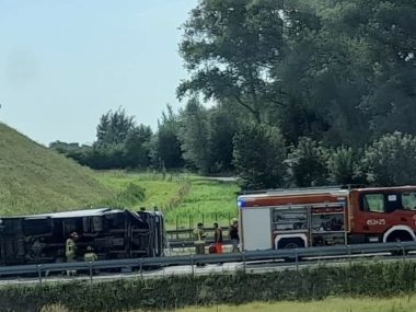 Wypadek na A1 w Knurowie. Przewrócona ciężarówka. Na miejscu wszystkie służby! E6 CF0951 1 B2 B 4 EC4 A399 AF0 FC46 B64 D8