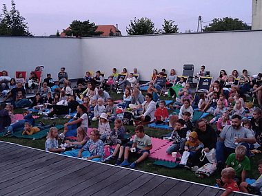 Zbrosławice zapraszają na Kino na brzegu Dramy 2022 Kino plenerowe Zbrosławice
