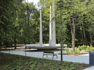 Park przy Hallera gotowy! Byliście? Zaniedbany wcześniej park jest teraz wart odwiedzania