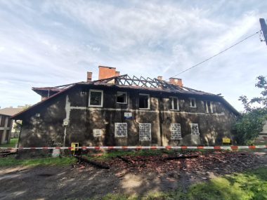 W Knurowie spłonął familok. Nocny pożar zniszczył budynek. Zobacz zdjęcia 98 F1 B5 C1 62 E0 4154 B791 653 C46834448