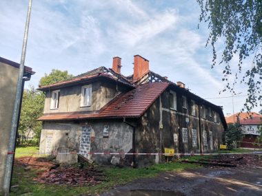 Tajemnicze podpalenie kolejnego zabytkowego pustostanu. Kto za tym stoi !? F787 CC79 BBA7 4579 9 E82 22 C5 B9 FC5 F1 F