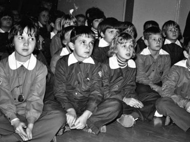 Strój szkolny, czyli o mundurkach Uczniowie w mundurkach szkolnych