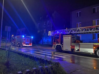 Akcja ratowniczo-gaśnicza przy ul. Wilsona w Knurowie. Na miejscu 3 zastępy straży pożarnej BEFE8 AF4 0 EC3 4 C87 9210 2 D6 CA0006 BBA