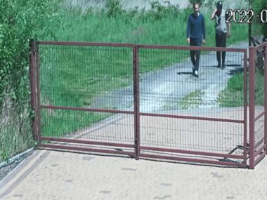 Mężczyźni poszukiwani w związku z włamaniem. Rozpoznajesz? Poszukiwani KMP Tychy