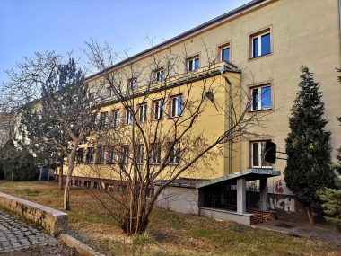 W nieużywanych akademikach w Ligocie zamieszkają uchodźcy Nieużywane od 3 lat akademiki Uniwersytetu Ekonomicznego w Katowicach