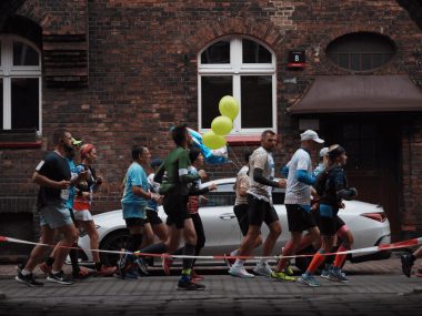 Tysiące biegaczy na ulicach czterech miast Silesia Marathon 2022