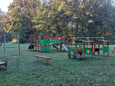 Park w Świerklańcu z nowymi atrakcjami dla maluchów Plac zabaw w Parku w Świerklańcu