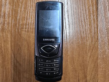 Piekary Śląskie. Telefon czeka na właściciela w komendzie Piekary śląskie znaleziony telefon