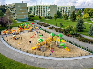 Knurów. Nowy plac zabaw robi niesamowite wrażenie. Prezentujemy zdjęcia wykonane przez Krzysztofa Jojko 4 CEE6 B9 E F0 FA 4433 9 E57 30 B739360 CBF