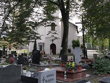 Tarnowskie Góry. Zmiany organizacji ruchu przy cmentarzach Tarnowskie Góry cmentarz