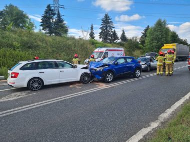 Czołowe zderzenie skody z toyotą na wysokości Kopca Wypadek Kopiec