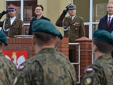 Wojsko kusi? Dają 4,5 tysiąca dla szeregowego. Plus dodatki Przysięga wojskowa w Tarnowskich Górach 5