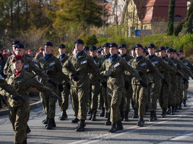 Obchody Święta Niepodległości w Knurowie. Piknik militarny 91260240 585 F 4 E1 F 94 D4 71 A8 EFBD53 CC