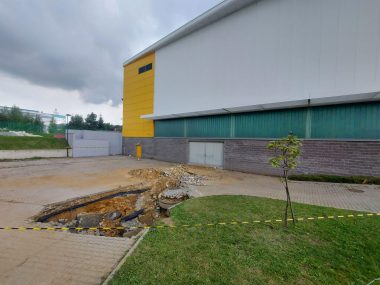 Hala sportowa nadal pozostaje zamknięta - kiedy otwarcie? zawalisko hala sportowa