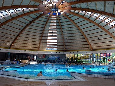 Z Parku Wodnego w Dąbrowie ewakuowano ponad 100 osób Park Wodny w Dąbrowie