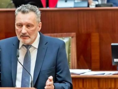 Kandziora o in vitro: Nie można ograniczać możliwości wyboru Rafał Kandziora