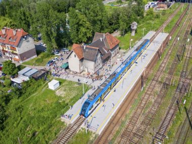 Pociągiem z Knurowa do Kołobrzegu już w tym miesiącu! Dworzec knurow