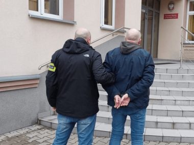 Piekary Śląskie. Nietrzeźwy próbował ratować się łapówką Piekary śląskie nietrzeźwy kierowca