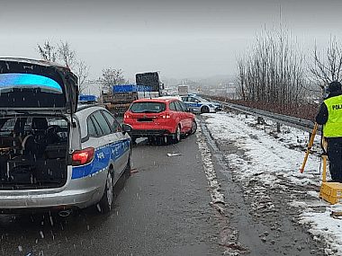 Zderzenie dwóch samochodów pojazdów na DW911 Wypadke Piekary