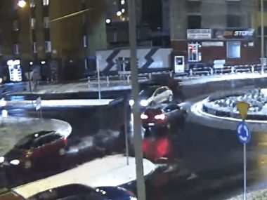 Na rondzie w lewo... Mówisz-masz - jadę! Na rondzie w lewo - znów mamy "bohatera"