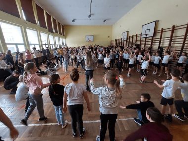 Tarnogórskie szkoły ćwiczą dla małej Igi Szkoła Podstawowa nr 11 dla Igi