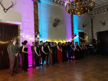 Studniówka w prawdziwym zabytkowym pałacu? Studniówka Technikum Leśnego w Brynku