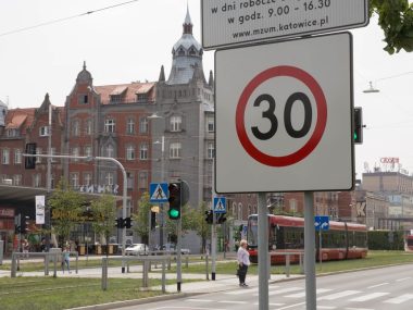 Liczba wypadków drogowych mniejsza o ponad 50 proc. Strefa Tempo 30