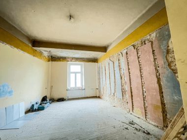 Sosnowiecki MZZL remontuje mieszkanie dla rodziny zastępczej Remont lokalu dla rodziny zastępczej