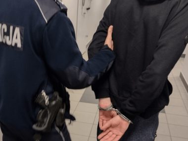 Nie nacieszyli się skradzionymi ciuchami Dwaj złodzieje już w rękach policji. Ukradli ubrania sportowe ze sklepu w Goduli