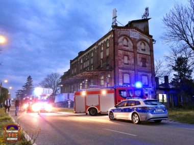 Dzieci wznieciły ogień w zabytkowym młynie w Tychach Pożar młyn tychy 1