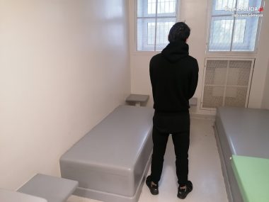 18-letni kierowca uciekał przed policją z dwójką dzieci Mężczyzna uciekał autem przed policją
