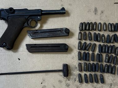 Niemiecki pistolet z lat II wojny odnaleziony w szkole Niemiecki pistolet odnaleziony w VII LO