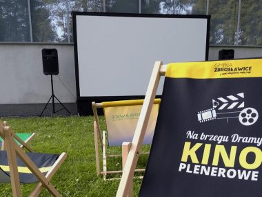 Powraca kino plenerowe "Na brzegu Dramy" 2023 Kino plenerowe nad brzegiem dramy zbrosławice