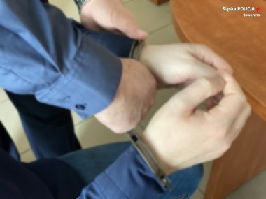 Policjanci z Katowic 2 lata tropili mężczyznę Kajdanki (zdjęcie ilustracyjne)