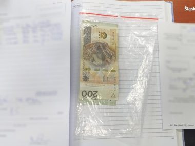 Jeździła bez uprawnień, podawała dane swojej córki i... 46-letnia kobieta usiłowała przekupić policjantów
