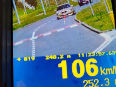 106 km na godzinę w mieście kosztowało go 1500 złotych Nagle podjechało złote bmw... :D