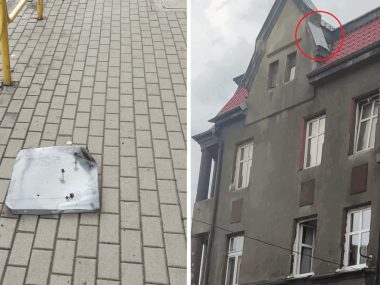 Gwałtowna ulewa nad Piekarami Śląskimi Zerwana blacha z dachu Piekary