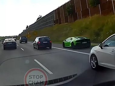 Zielone lamborghini przemknęło przez Rudę Śląską Zielone lambo na rudzkim odcinku A4