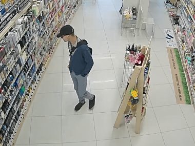 Ukradł perfumy za kilkaset złotych - rozpoznajesz go? Złodziej perfumów
